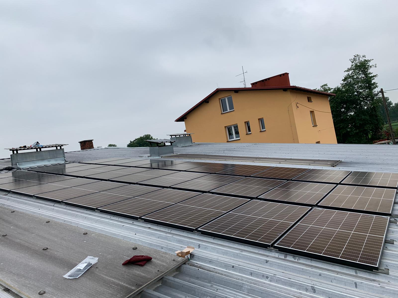 Lewitujący panel czyli montaż na uchwytach PM35