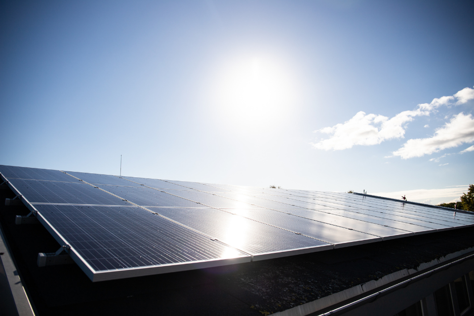 Moc promieniowania słonecznego a panele fotowoltaiczne